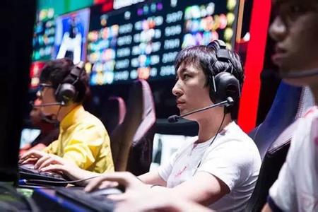 移动电竞悖论：贴近端游做量还是真正做手游生态？