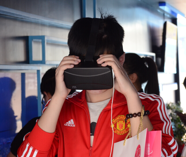 VR浪潮隐约可见，软件何时能跟上硬件？