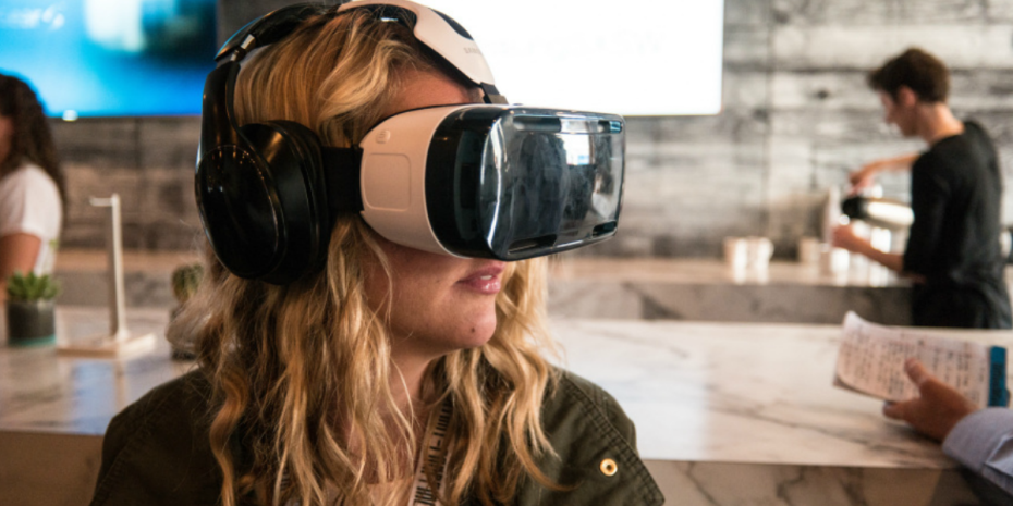 FB成立新团队探索VR社交化，Gear VR使用时间过百万小时