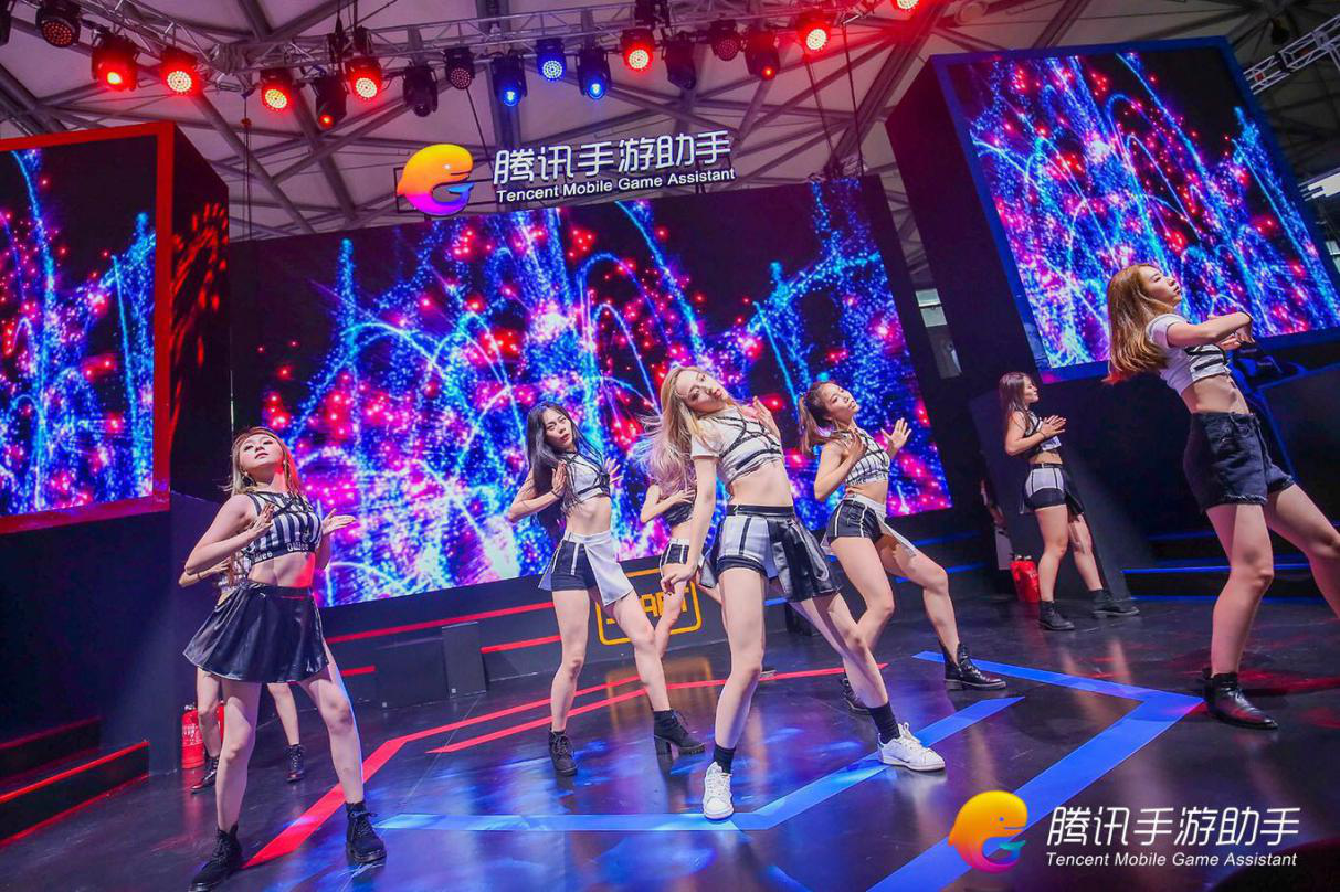 【展台氛围】第十六届ChinaJoy来袭 腾讯手游助手展台第一手情报出炉