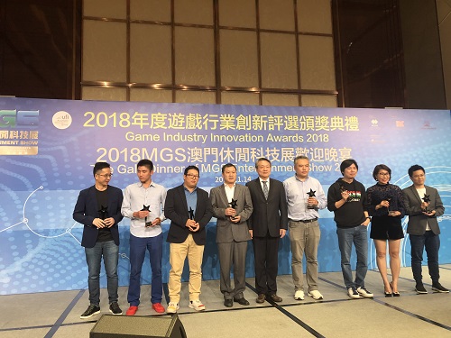 光宇副总裁朱平保荣获创新人物奖  数娱高峰论坛圆满落幕